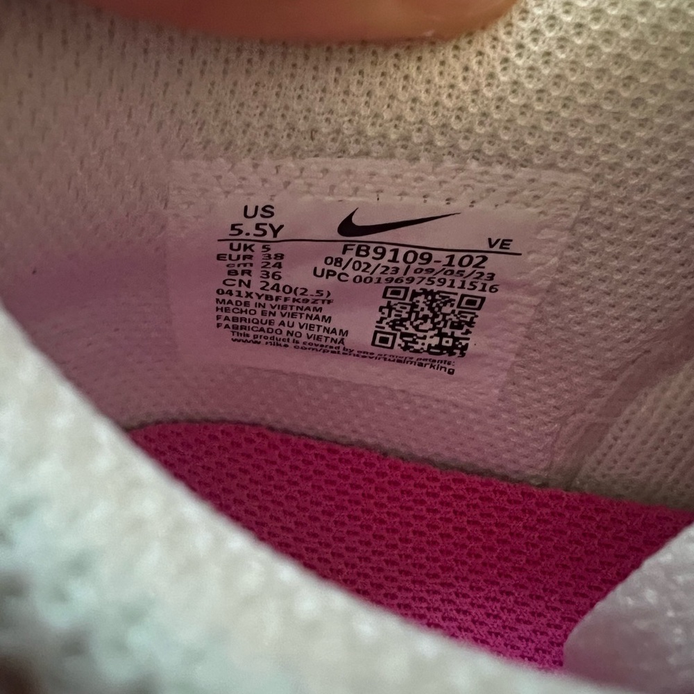 Nike Dunks - Picture 5 of 6